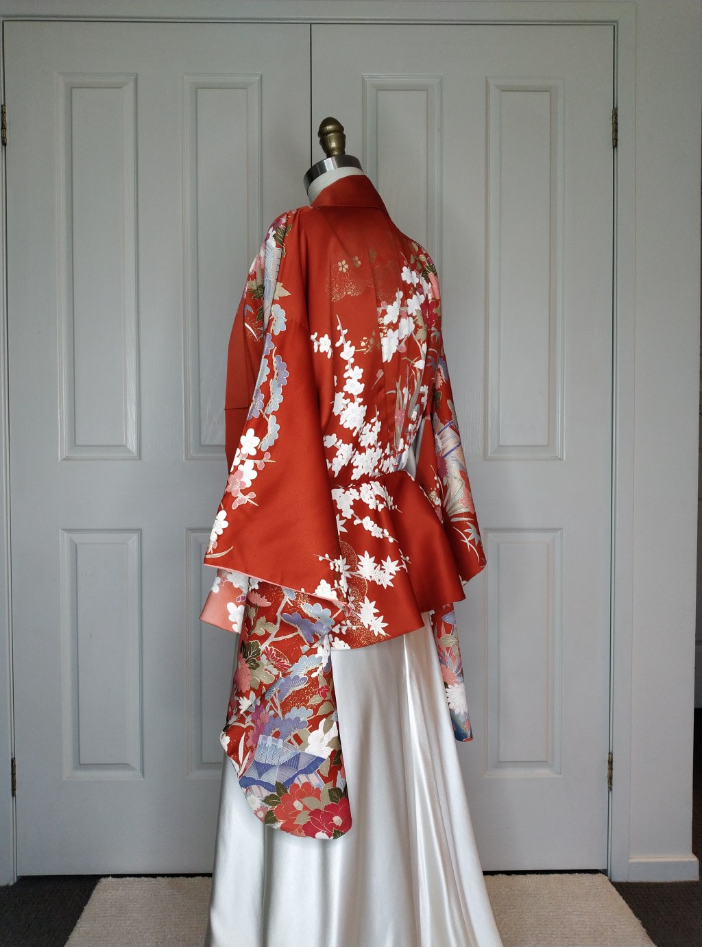 Red Kimono jacket with&nbsp;peplum